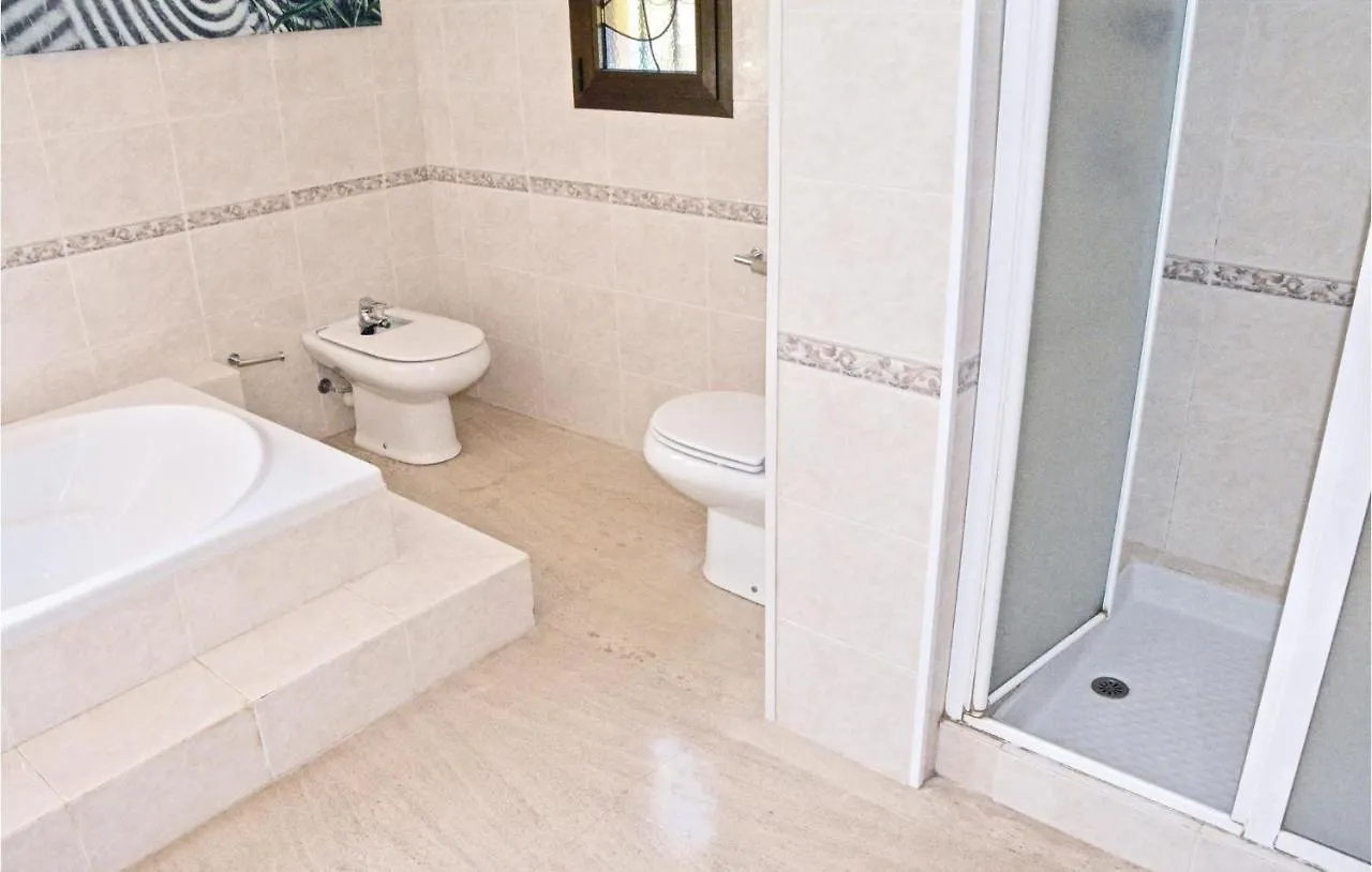 Cozy Home In Bahia Azul-Badia Blava With Kitchen Holiday home