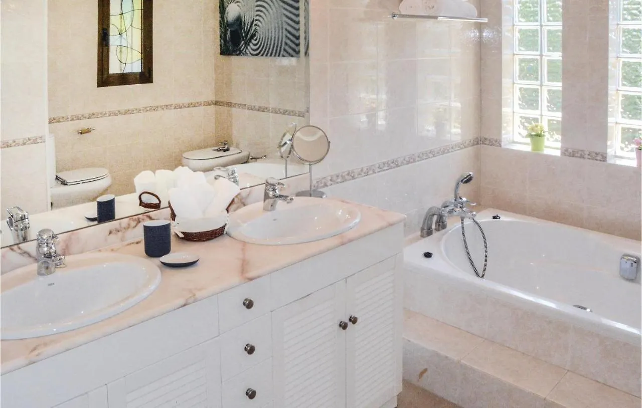 Cozy Home In Bahia Azul-Badia Blava With Kitchen Dom wakacyjny