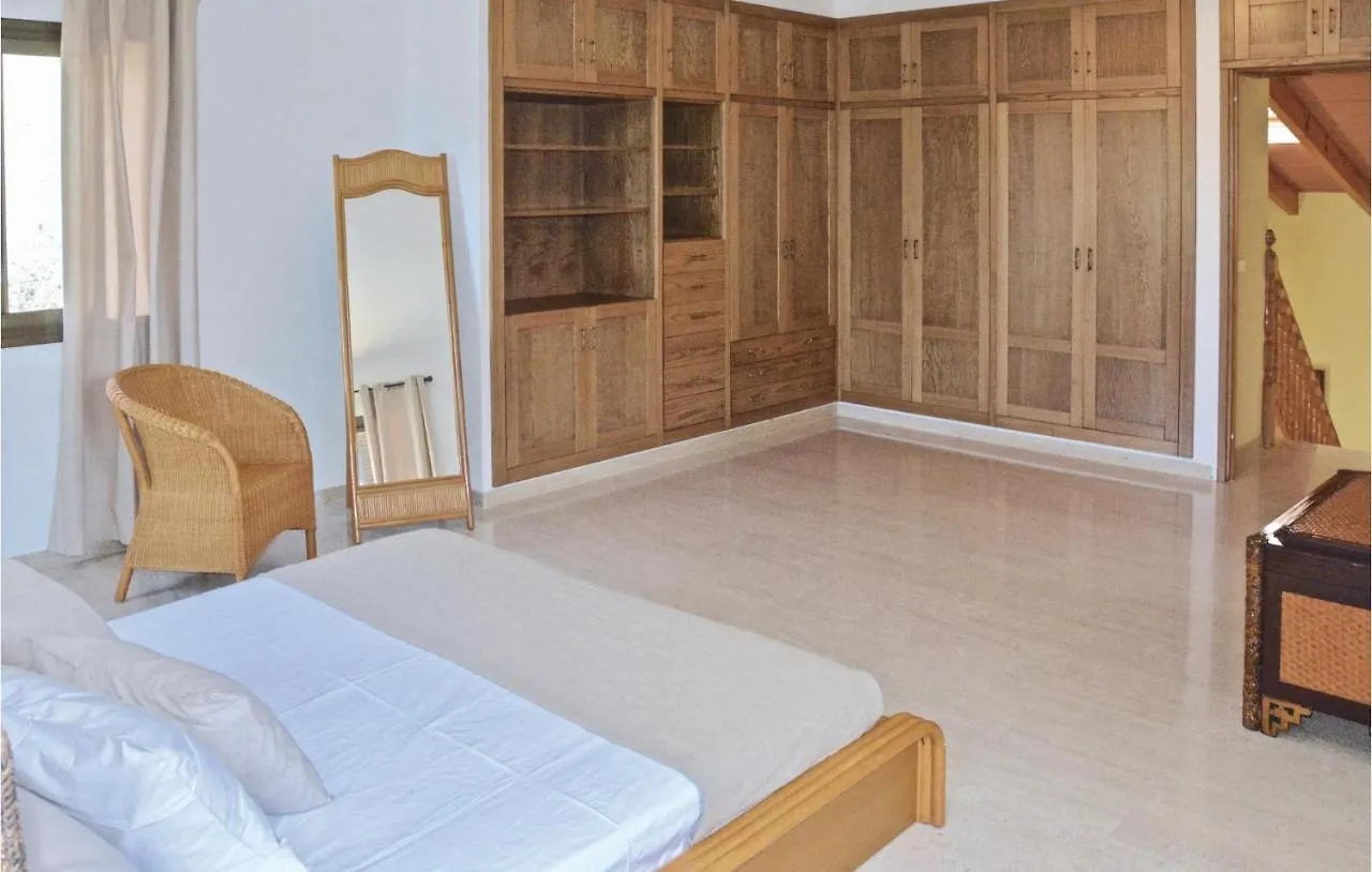 Cozy Home In Bahia Azul-Badia Blava With Kitchen