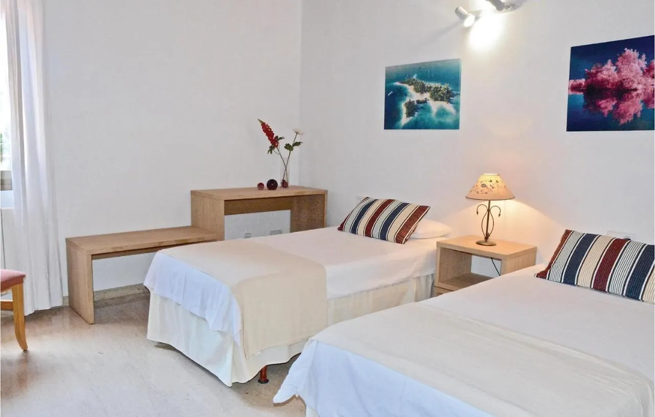 Cozy Home In Bahia Azul-Badia Blava With Kitchen 0*,  Hiszpania