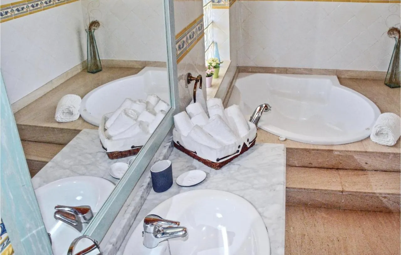 Cozy Home In Bahia Azul-Badia Blava With Kitchen 0*,