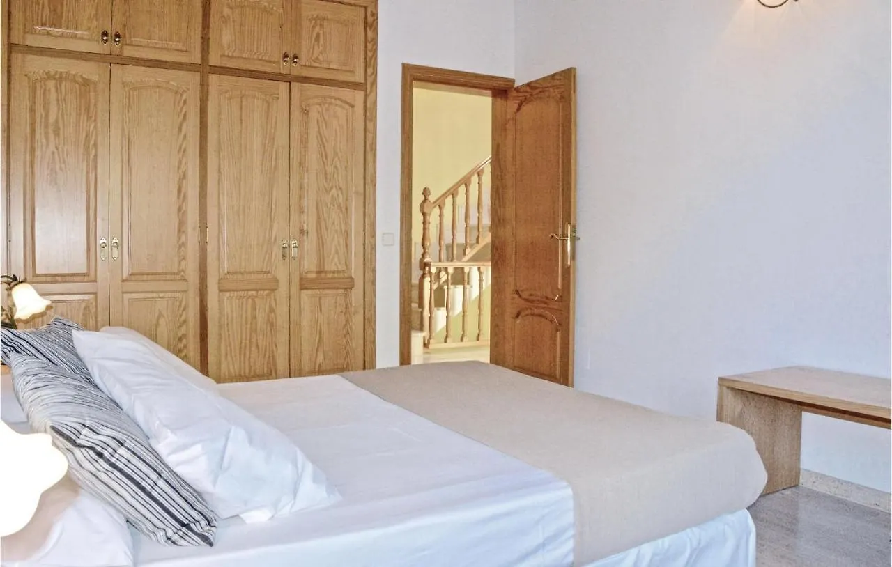 Cozy Home In Bahia Azul-Badia Blava With Kitchen Holiday home