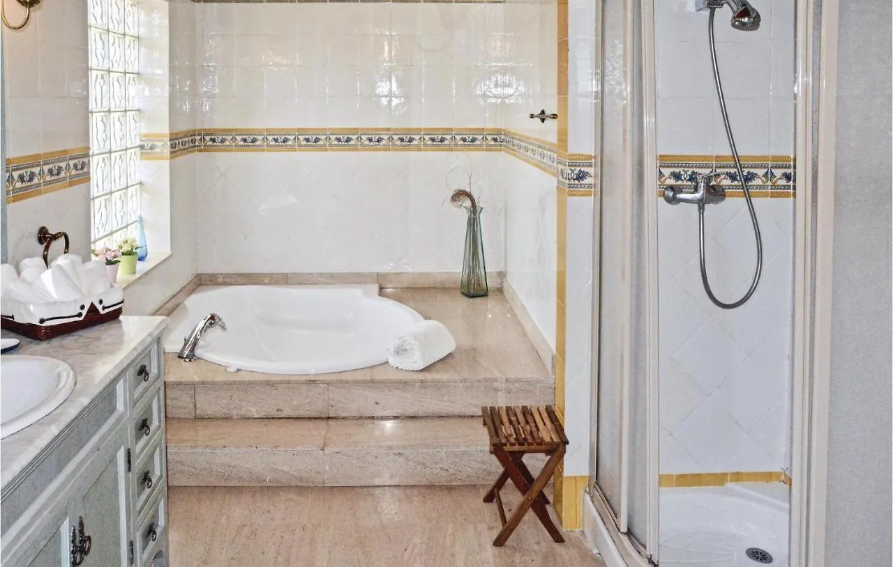 Cozy Home In Bahia Azul-Badia Blava With Kitchen