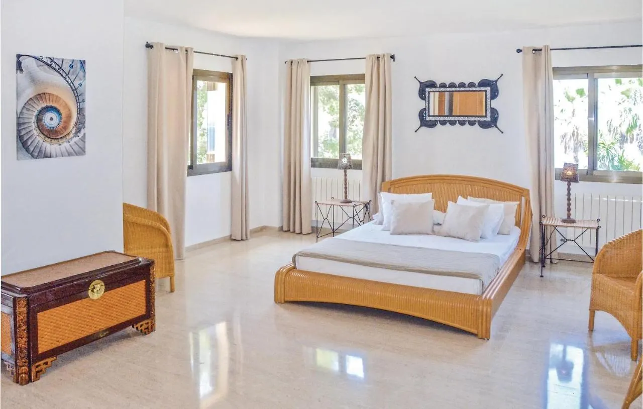 Cozy Home In Bahia Azul-Badia Blava With Kitchen Spain