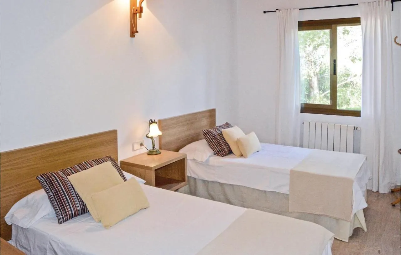 Cozy Home In Bahia Azul-Badia Blava With Kitchen Spain