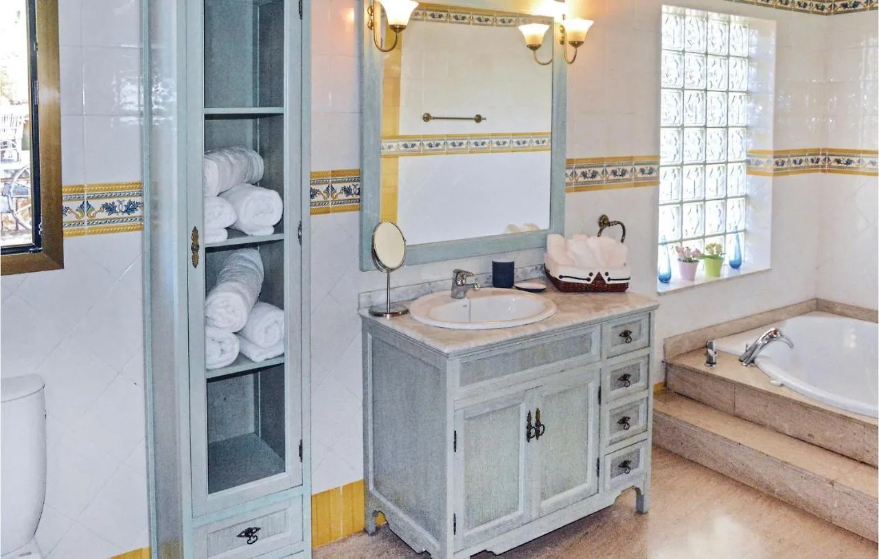 Cozy Home In Bahia Azul-Badia Blava With Kitchen 0*,  Spain